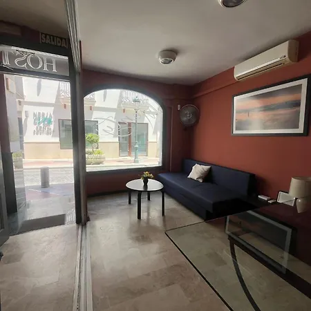 Montys Albergue Nerja