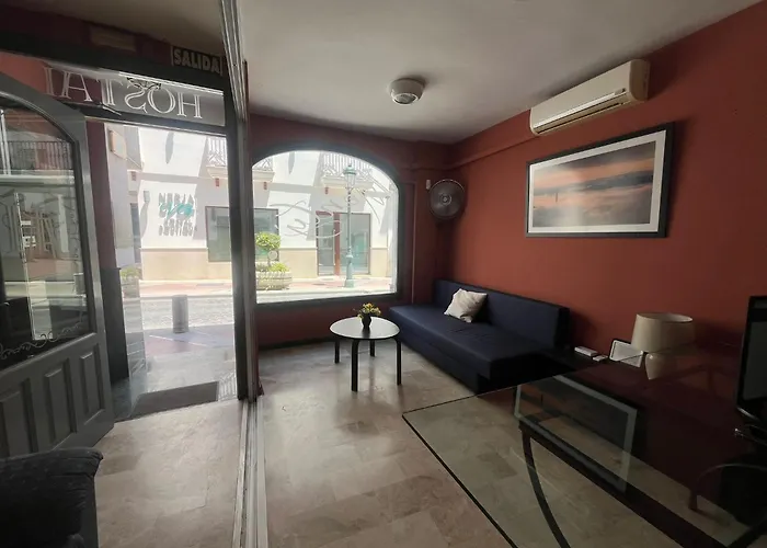 Montys Albergue Nerja